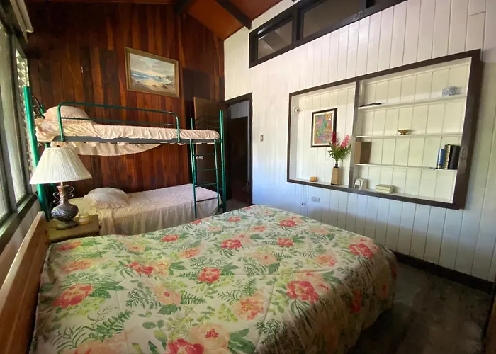 La Casa De Dona Nena Lodge *