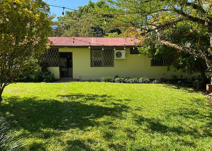 La Casa De Dona Nena Lodge *